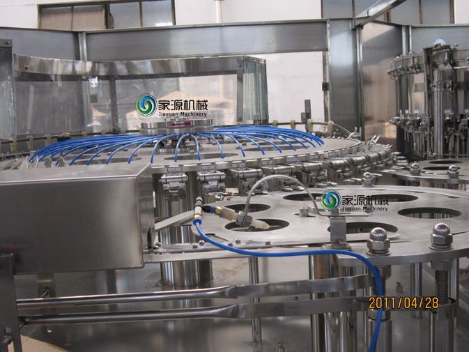 CSD のための自動炭酸清涼飲料の充填機 PLC 制御 20000bph 0