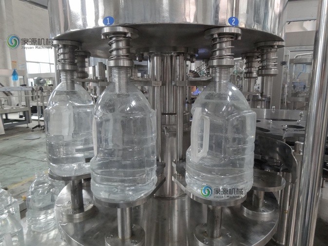 炭酸飲料のための無菌液体ペットびんの満ちる装置 1