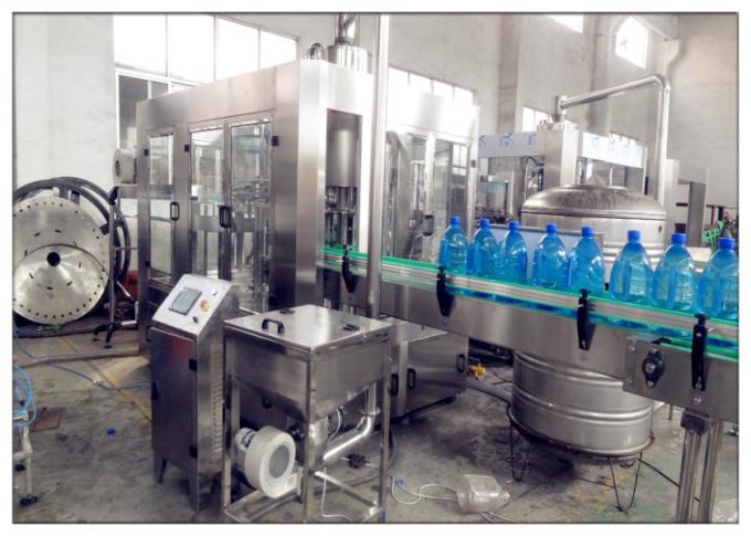 3000kgガラス ビンのタッチ画面制御を用いる炭酸塩化された飲み物の充填機 1