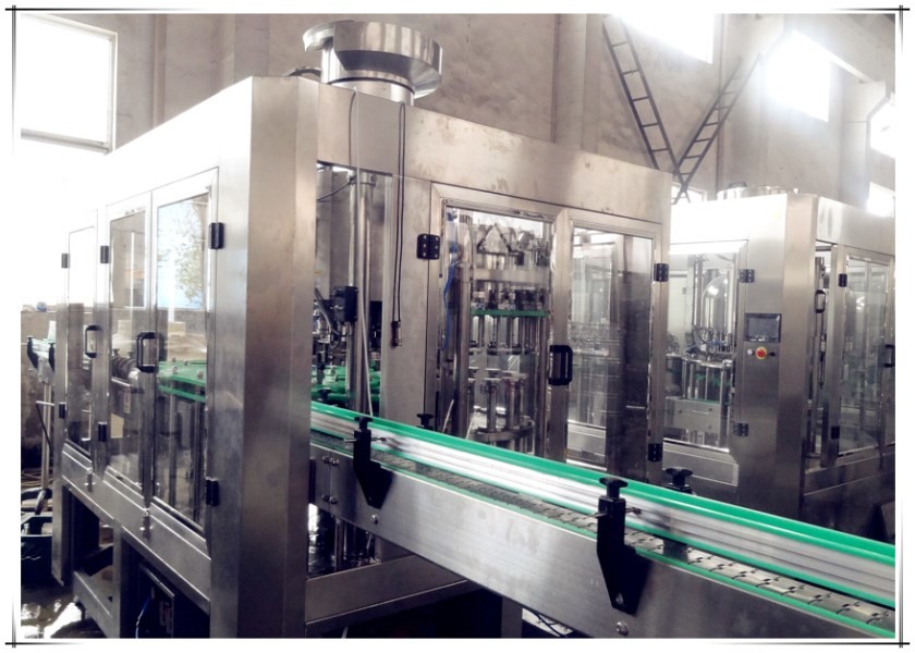 High Speed Carbonated Drink Filling Machine Rinsing / Filling / Capping For PET Bottles