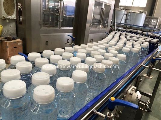 自動プラスチックびんジュース、天然水の詰物およびおおう機械