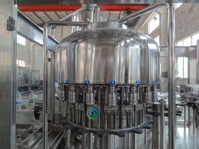 水差しの充填機、天然水の生産ライン、びん詰めにする植物 2